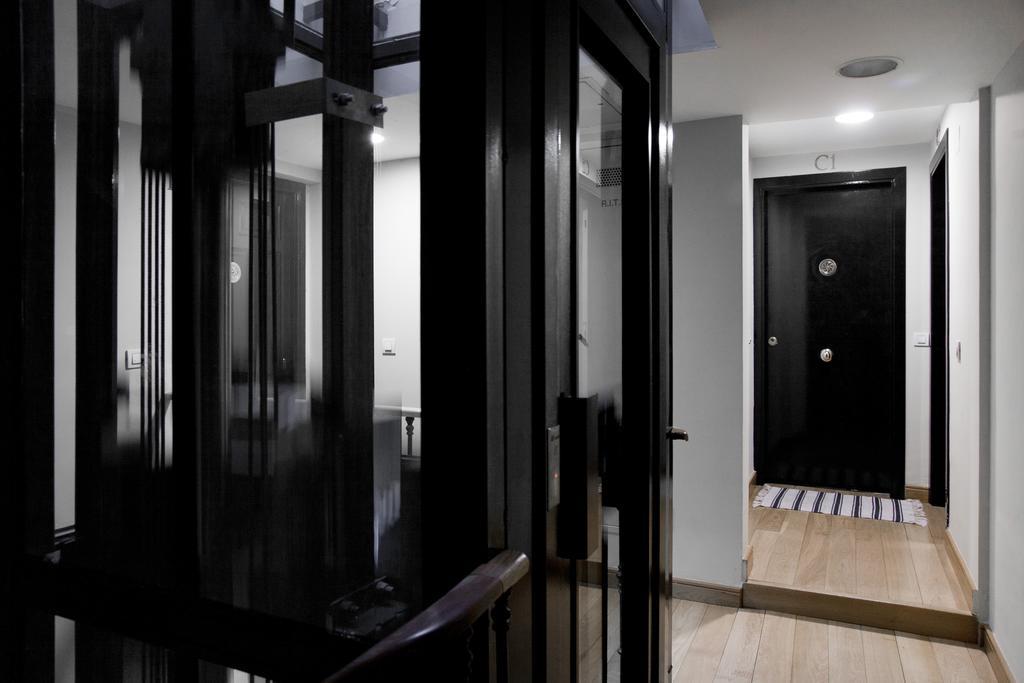 Habitat Apartments Latina Мадрид Экстерьер фото